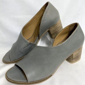 99a bueno grey leather heels